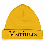 Babymutsje met naam okergeel