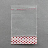 Cellofaan zakjes met plakstrip ruitjes wit en donker rood 10 stuks