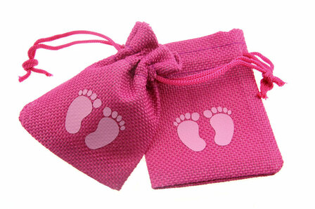 Jute look zakjes fuchsia babyvoetjes 7 x 9 cm